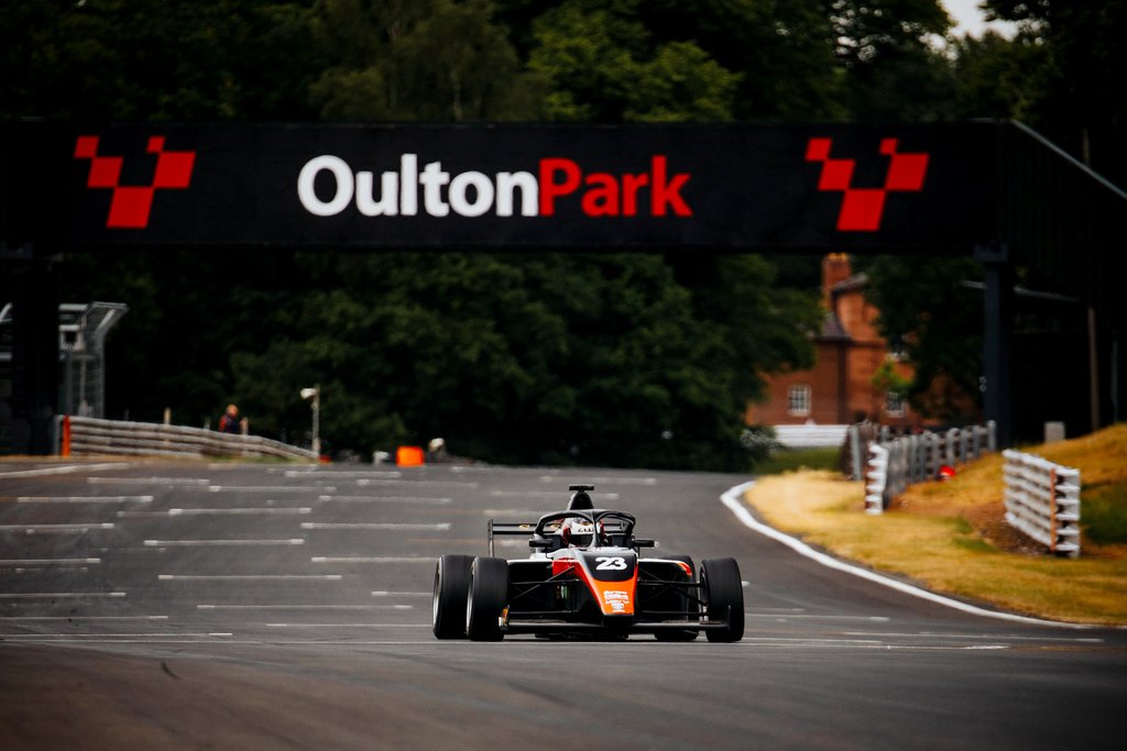 GB4: Luca Magnussen jagter point på Oulton Park
(Foto: Fortec Motorsports)